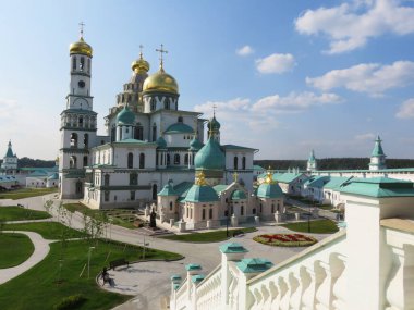 Istra 'daki Rus Ortodoks Kilisesi' nin tarihi manastırı Patrik Nikon tarafından kuruldu..                               