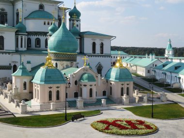 Istra 'daki Rus Ortodoks Kilisesi' nin tarihi manastırı Patrik Nikon tarafından kuruldu..                               