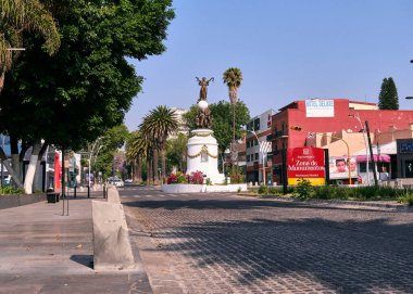 Boş cadde Avenida Jarez Covid-19 sırasında Puebla şehrinde insansız ve arabasız