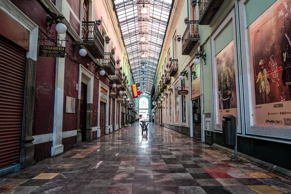 Rathaus-Passage von Puebla mit geschlossenen Geschäften — Stockfoto