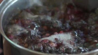 Azuki fasulyesi kaynar