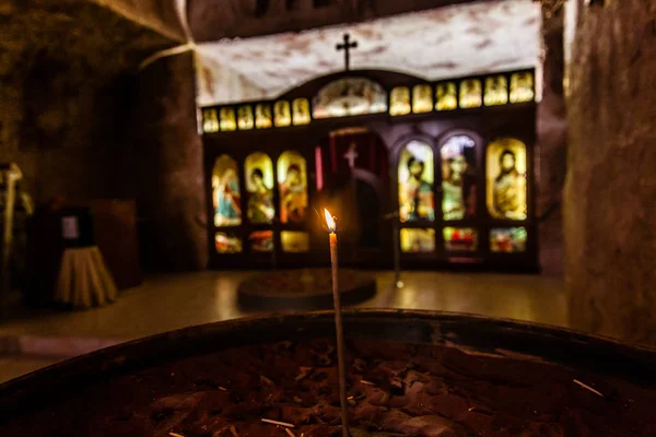 Eine Brennende Kerze Einer Kirche — Stockfoto