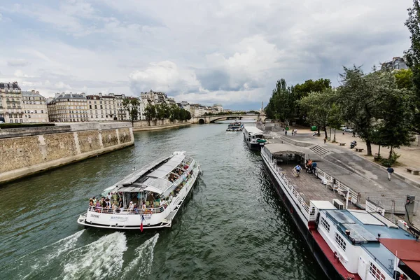 Cruise Ships Seine River Paris — ストック写真
