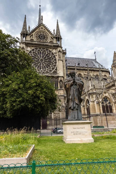 Die Kathedrale Notre Dame Paris Und Das Denkmal Für Papst — Stockfoto