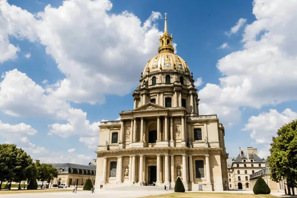 The Dome des Invalides (asıl adı Chapelle Royale des Invalides), Paris