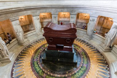 Napolyon Bonaparte 'ın Les Invalides, Paris' teki lahiti.