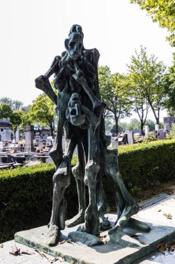 Paris 'teki Pere Lachaise Mezarlığı' ndaki Buchenwald toplama ve imha kampının kurbanlarının anısına dikilmiş anıt.