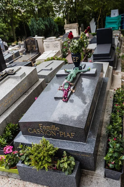 Могила Эдит Пиаф Кладбище Pere Lachaise Париж — стоковое фото