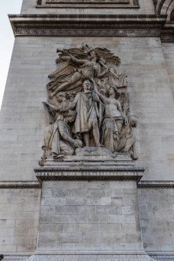 Le Triomphe de 1810 heykel grubu, Jean-Pierre Cortot tarafından, Zafer Takı 'nın güney cephesinde, Paris