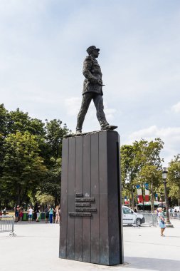 Charles de Gaulle heykeli Sanatçı Jean Cardot, Paris