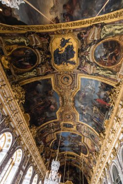 Versay Sarayı, Fransa 'daki Aynalar Salonu' ndaki tavan resmi.