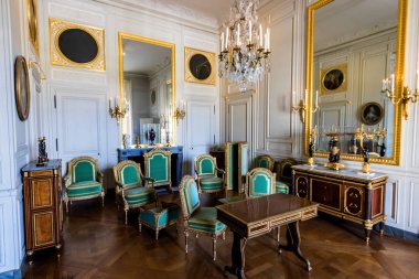 Büyük Trianon Sarayı, Versailles, Fransa 'da bir odanın içinde.