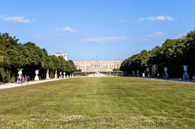 Versailles Sarayı 'ndan Allee Royale.