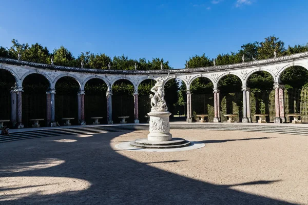 Arboleda Columnata Los Jardines Del Palacio Versalles Francia —  Fotos de Stock