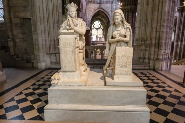Louis Xvii ve Marie Antoinette 'in mermer heykelleri Basilica Katedrali Saint-Denis, Paris