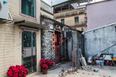 Kat Hing Wai Duvarlı Köyü 'nün içinde küçük eski bir tapınak, Kam Tin, Hong Kong