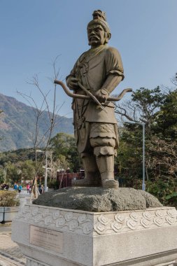 General Pajra 'nın yay ve okla donanmış heykeli, 12 ilahi generalden biri, Ngong Ping 360, Hong Kong