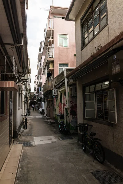 Una Calle Estrecha Dentro Kat Hing Wai Walled Village Kam —  Fotos de Stock