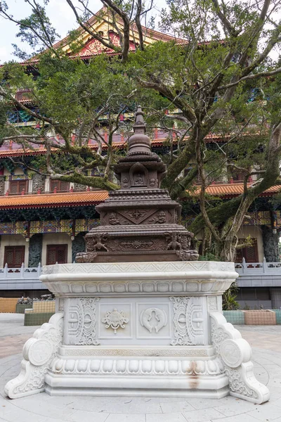 Una Pequeña Estupa Estilizada Con Pedestal Mármol Blanco Monasterio Lin —  Fotos de Stock