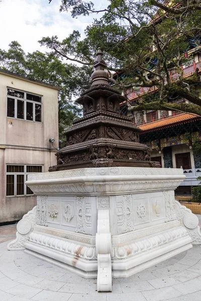 Una Pequeña Estupa Estilizada Con Pedestal Mármol Blanco Monasterio Lin —  Fotos de Stock