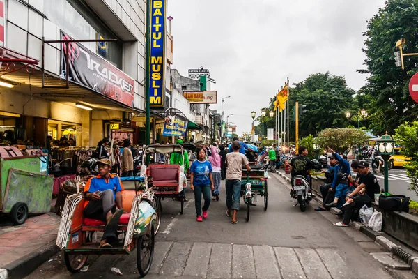 Akşamları Malioboro Caddesi, Yogyakarta, Endonezya