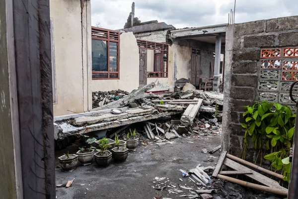 Uma Casa Abandonada Arruinada Após Erupção Vulcão Monte Merapi — Fotografia de Stock