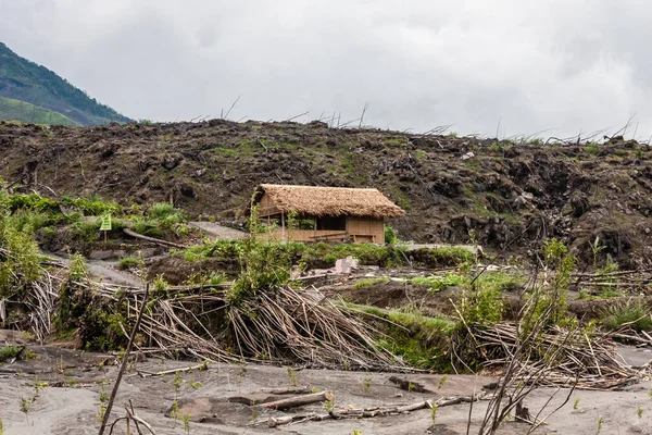 Ένα Νέο Σπίτι Thatch Στην Πλαγιά Του Όρους Merapi Ινδονησία — Φωτογραφία Αρχείου