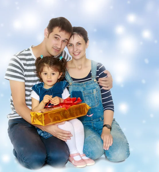 Genç aile Noel tatil. — Stok fotoğraf