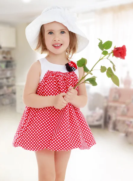 Ragazza con fiore di rosa — Foto Stock