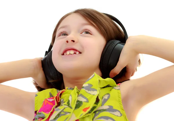 Little girl listening to music headphones. — Stock Photo, Image