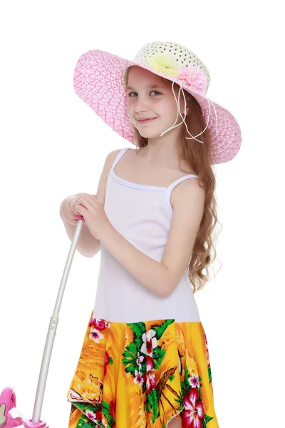 Κορίτσι με ψάθινο καπέλο — Φωτογραφία Αρχείου