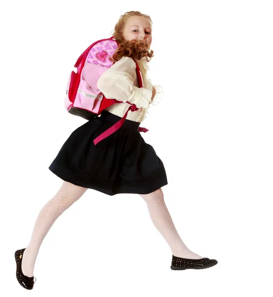 Menina com mochila e corre para a escola . — Fotografia de Stock