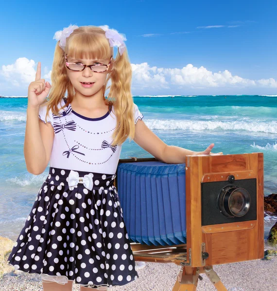 Girl with vintage camera — Stock Photo, Image