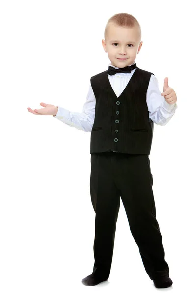 Niño de moda en un traje negro con corbata . —  Fotos de Stock