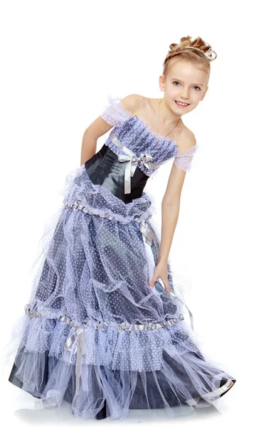 Belle petite fille en robe de princesse . — Photo