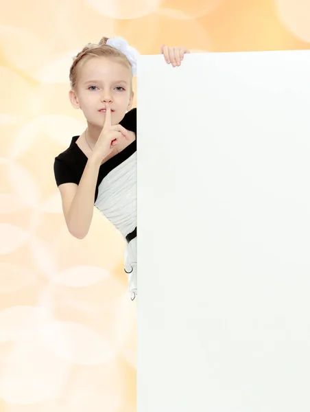 The girl peeks out from behind white banner. — Stock Photo, Image