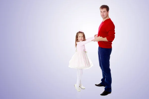 Little girl pulls her hands to his daddy. — Stock Photo, Image