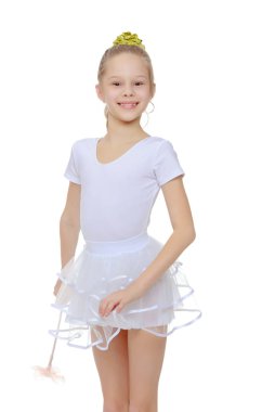 Elinde bir sihirli değnek ile kız jimnastikçi.