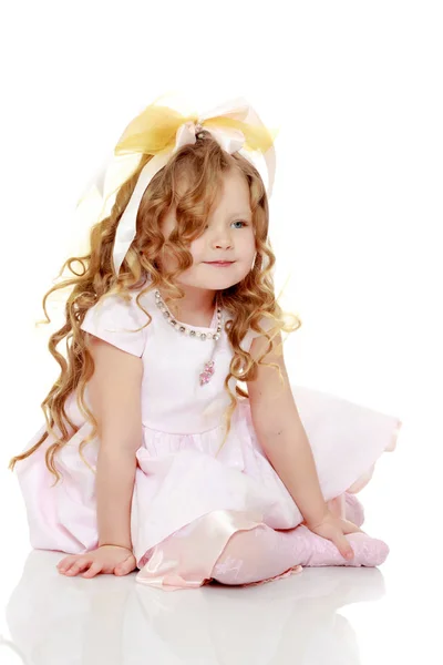 Little girl trying on shoes. — Stock Photo, Image