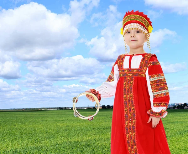 Mädchen in russischer Tracht. — Stockfoto