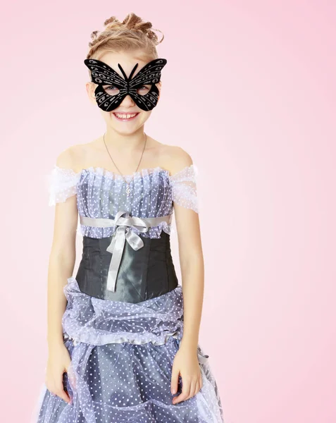 Liten flicka prinsessa carnival mask. — Stockfoto
