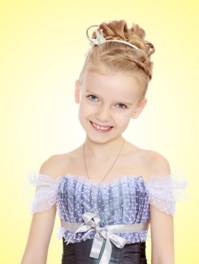 güzel kız Prenses Giydir.