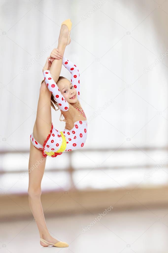 Gymnast does the splits