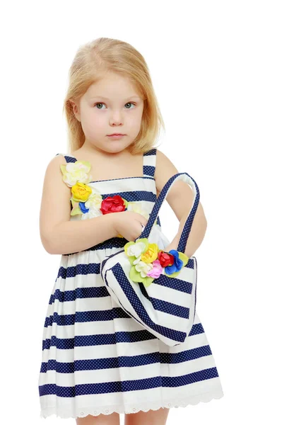 Menina em um vestido listrado . — Fotografia de Stock