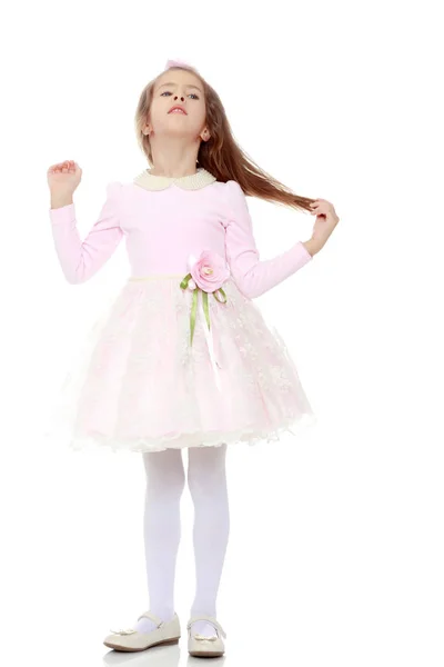 ピンクのドレスでエレガントな少女. — ストック写真