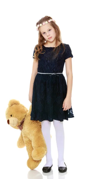 Meisje met een teddybeer. — Stockfoto