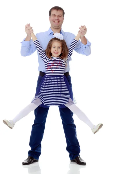 Dad holding daughters hands. — Stock Photo, Image