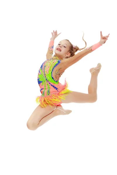 Gymnastka dívka provádí skok. — Stock fotografie