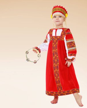 Rus ulusal kostümlü kız..
