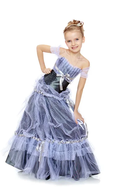 漂亮的小女孩在穿公主裙. — 图库照片